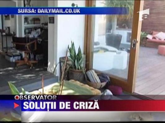 Criza la Hollywood. Charlize Theron isi inchiriaza casa de vacanta