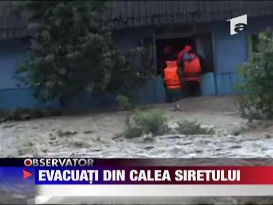 Evacuati din calea Siretului