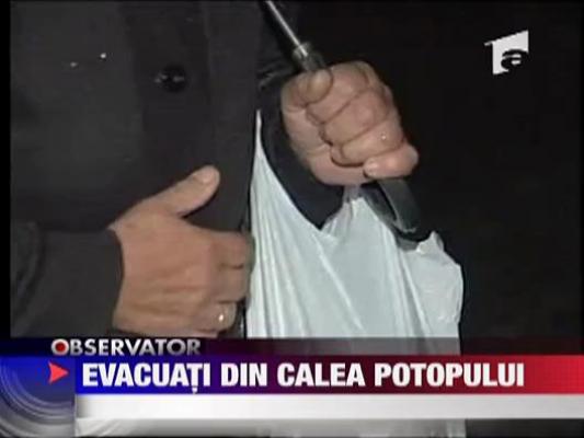 Evacuatii din calea potopului