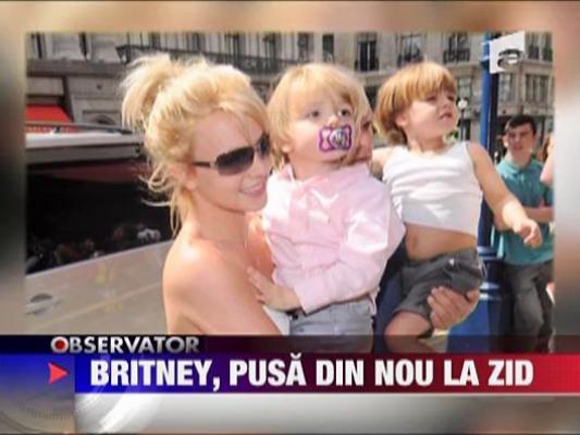 Britney, pusa din nou la zid