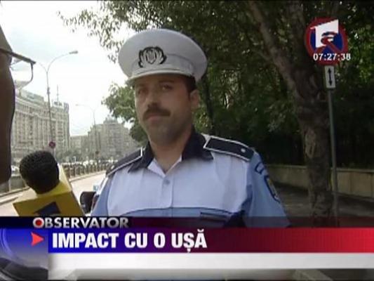 Impact cu o usa