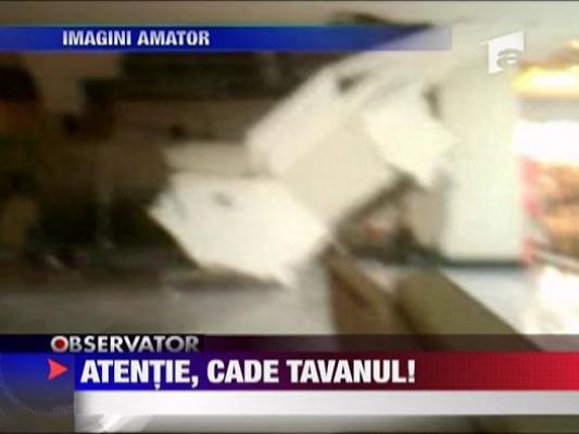 O bucata dintr-un tavan s-a prabusit intr-un mall din Timisoara