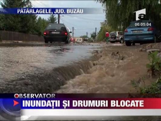 Inundatii si drumuri blocate in mai multe localitati din tara