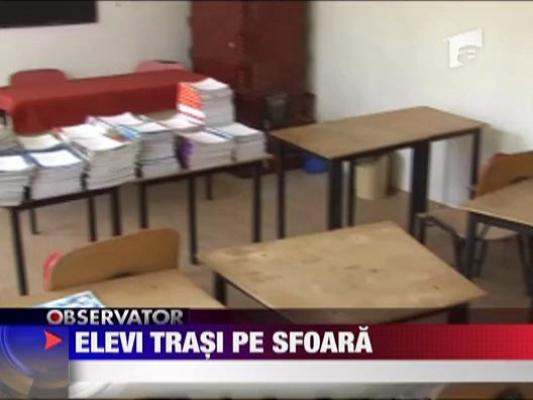 Elevi trasi pe sfoara