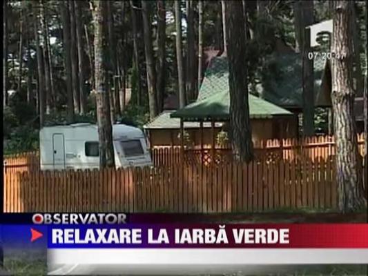 Relaxare la iarba verde