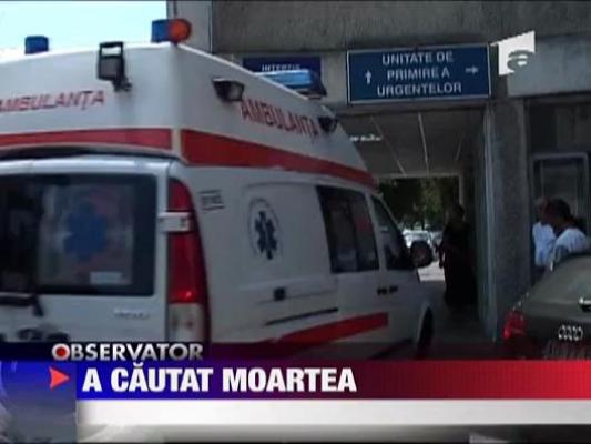 S-a injunghiat de doua ori si a scapat cu viata