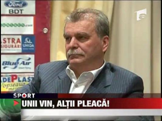 Unii vin, altii pleaca