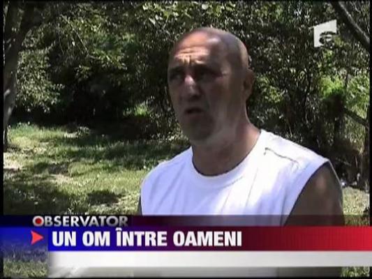 Un om intre oameni