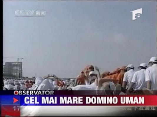 Chinezii au batut recordul pentru cel mai mare domino uman