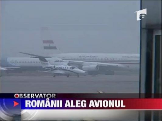 Tot mai multi romani prefera avionul