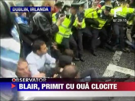 Tony Blair, primit cu oua clocite