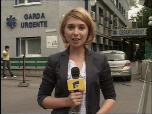 Colegii politistul din Targoviste lovit de un interlop, in fata spitalului in semn de solidaritate