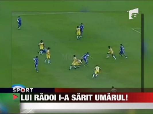 Lui Mirel Radoi i-a sarit umarul!