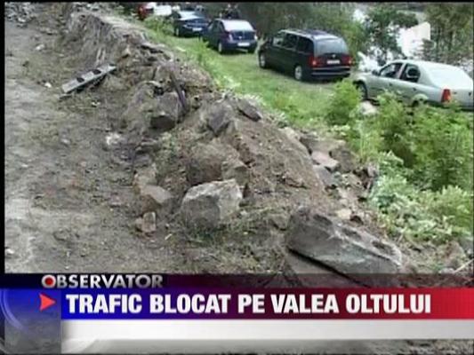 Trafic blocat pe Valea Oltului