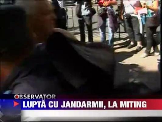 Miting violent! Incidente intre bugetari si jandarmi