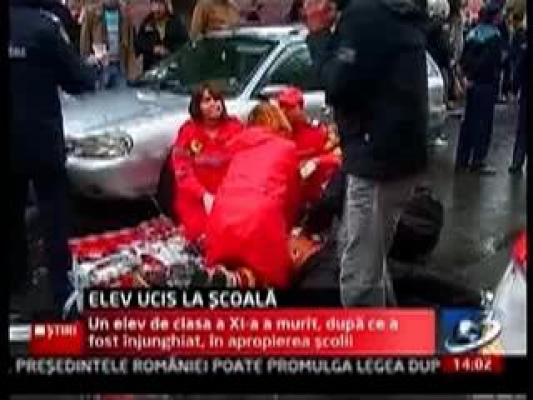 Craiova: Doi elevi injunghiati in fata Liceului Tudor Arghezi