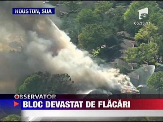 Bloc devastat de flacari in SUA