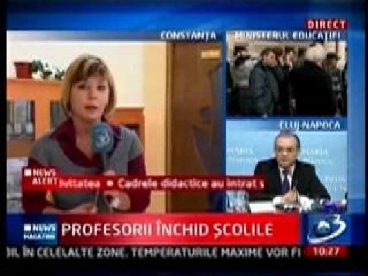 Profesorii au reluat protestele