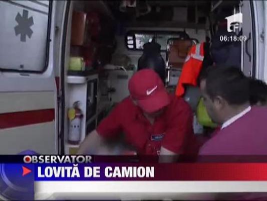 Fetita de 9 ani lovita de camion