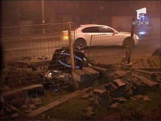 Un sofer s-a trezit cu masina intr-un crater adanc de 3 metri