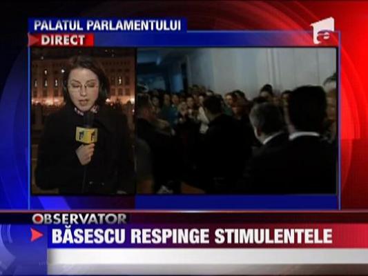 Basescu respinde stimulentele