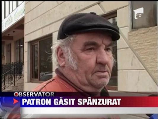 Patron gasit spanzurat