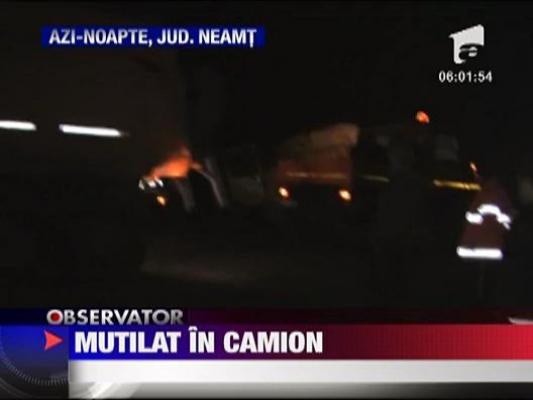 Coliziune frontala intre doua camioane