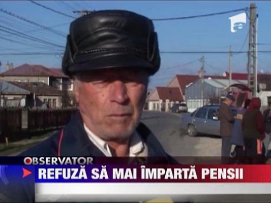 Speriat de hoti, un postas din Prahova refuza sa mai imparta pensii