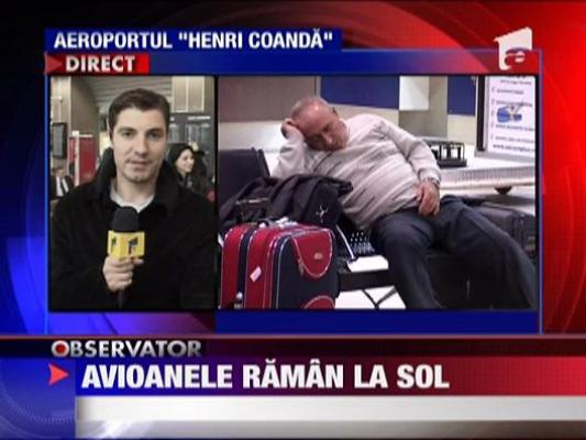 Sute de oameni sunt blocati pe aeroporturi