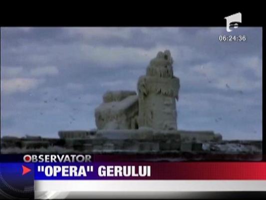 Gerul a transformat un far intr-o adevarata opera de arta