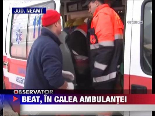 O ambulanta din Neamt a lovit in plin un barbat care traversa neregulamentar