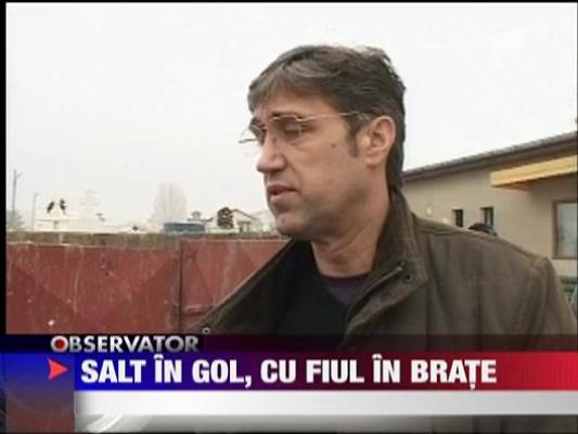 Update! Salt in gol, cu copilul in brate