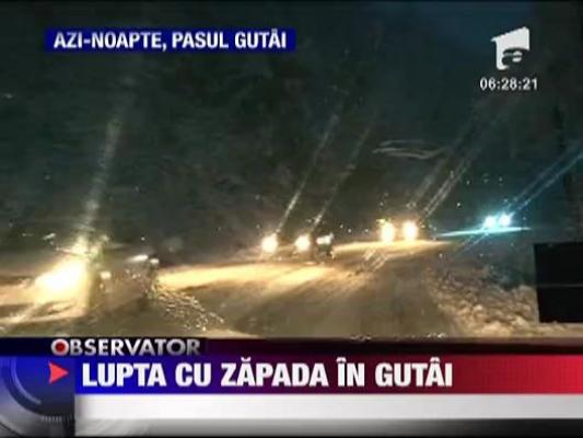 Trafic ingreunat in Pasul Gutai din cauza ninsorii