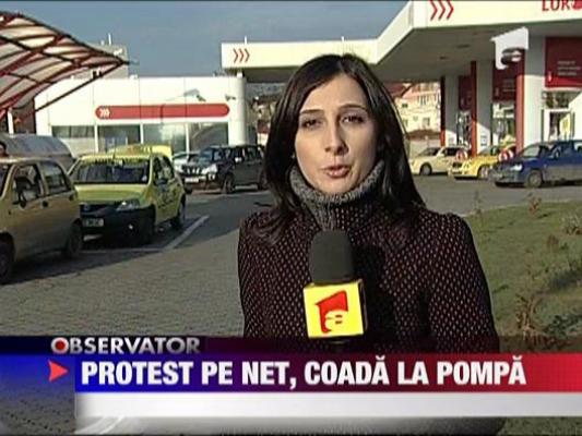 Protest pe net, coada la pompa