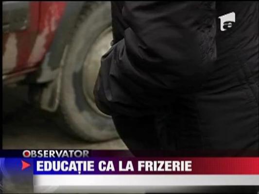 Elev tuns cu forta de profesoara