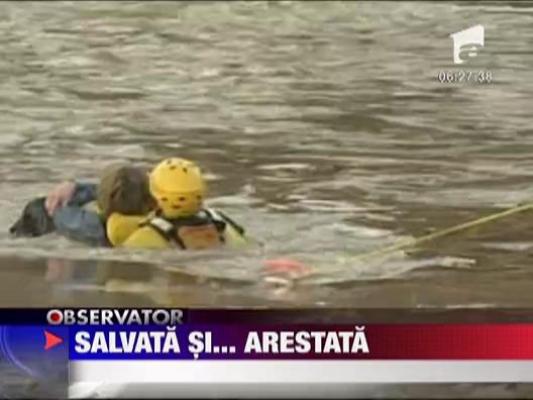 SUA: O fosta prezentatoare tv a fost arestata dupa ce a sarit cu masina intr-un rau