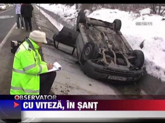 Un sofer a ajuns cu masina in sant din cauza vitezei in Caransebes