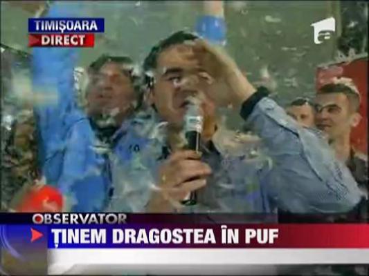 Tinem dragostea in puf! Cea mai mare bataie cu perne