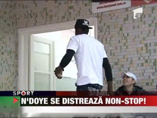 N'Doye se distreaza Non-stop