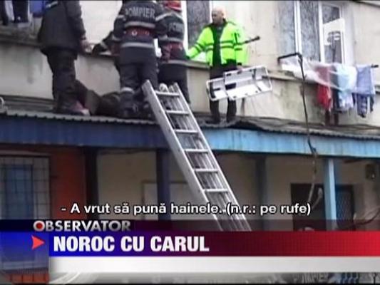 Beat, dar norocos! A supravietuit unei caderi de la etajul 3