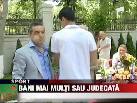 Becali vroia sa dea Liga in judecata