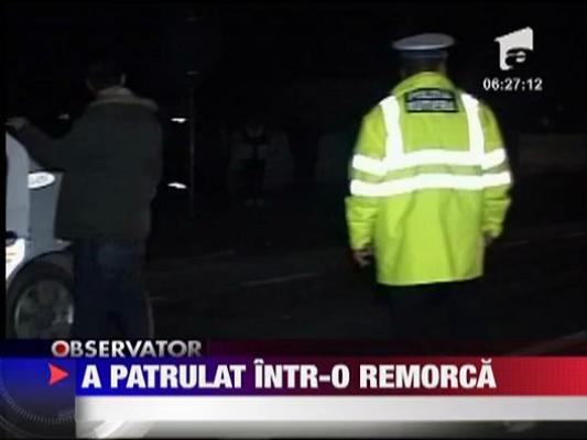 Un politist a intrat cu masina intr-un camion parcat neregulamentar