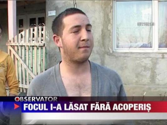 Focul i-a lasat fara acoperis