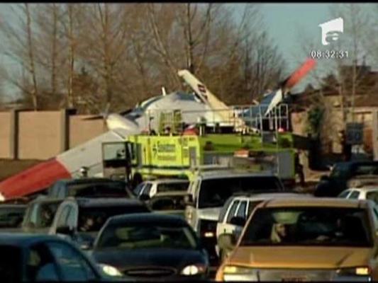 Avion prabusit pe strada