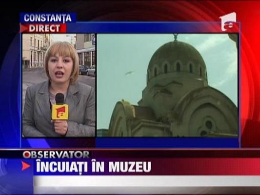 Turisti incuiati in muzeu