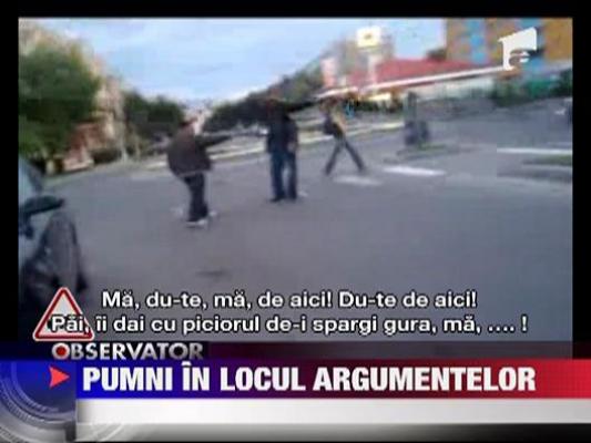 Socant: Bataie crunta pe o strada din Deva