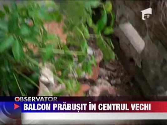 Balcon prabusit in Centrul Vechi al Capitalei