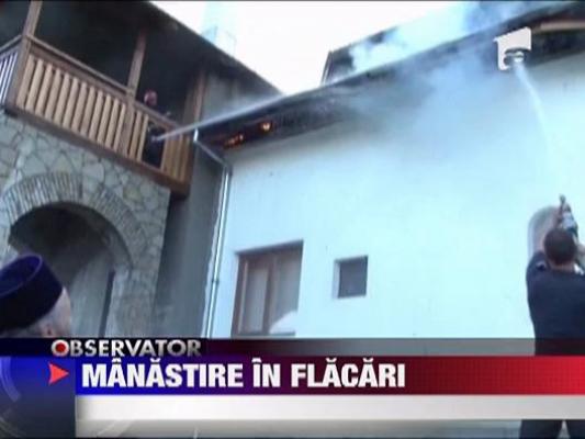 Manastire din Galati in flacari