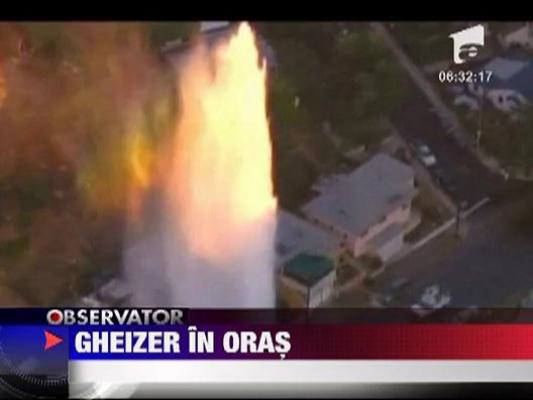 Jet de apa de 30 de metri inaltime pe o strada din Los Angeles