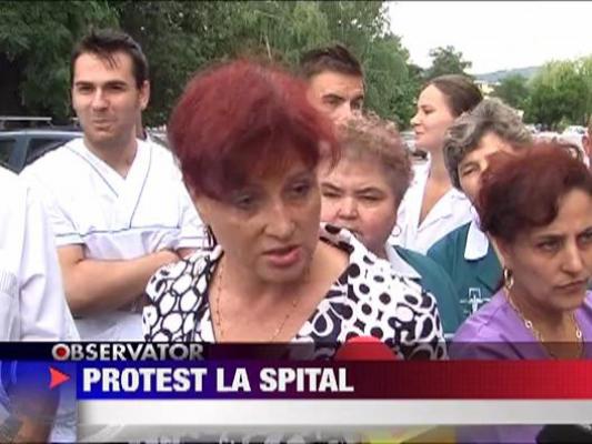Protest spontan la spital pentru tichetele de masa